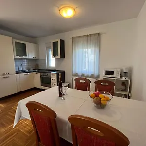  Apartment Burle With Free Private Parking